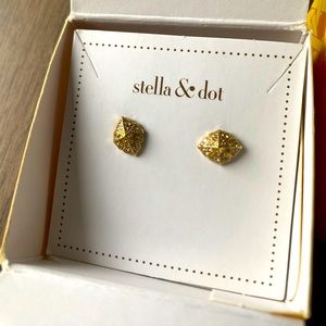 Stella and dot earring - never worn — new in box